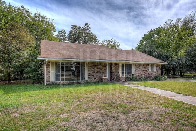 Building Photo - 6426 Chapman Dr