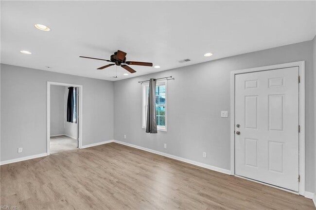 Building Photo - Charming & Fully Updated 4-Bedroom Home – ...