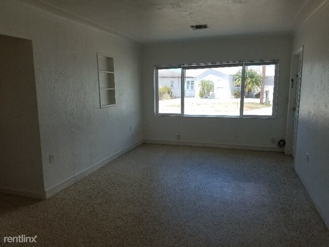 Building Photo - 13406 Boca Ciega Ave