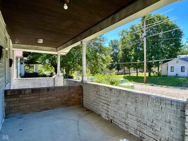 Foto del edificio - 2911 E Brookside Ave