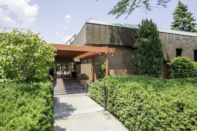 Foto del edificio - 402 Paradise Rd
