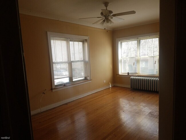 Foto del edificio - 2 br, 1 bath Apartment - 1732 E 70th St Apt 3