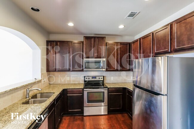 Foto del edificio - 2202 Black Pebble Cir