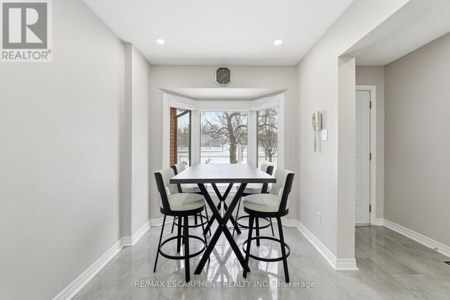 Photo du bâtiment - 757 Constellation Dr