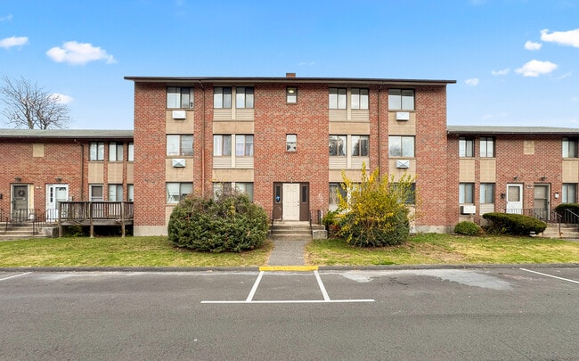Building Photo - 30 Henderson Dr