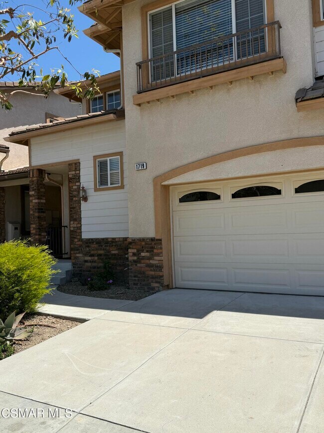 Foto del edificio - 1719 Watercrest Way