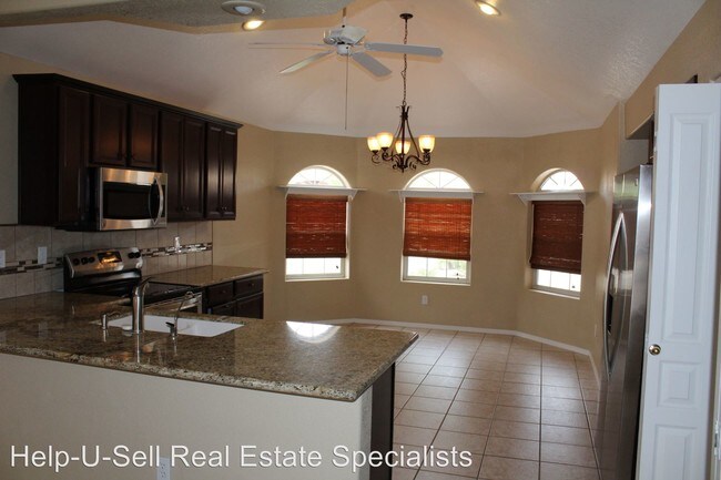 Building Photo - 3 br, 2 bath House - 3864 Chesapeake Dr  #1