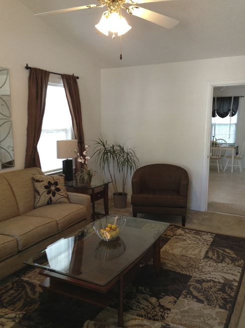 Sala de estar - Candlewood Apartments