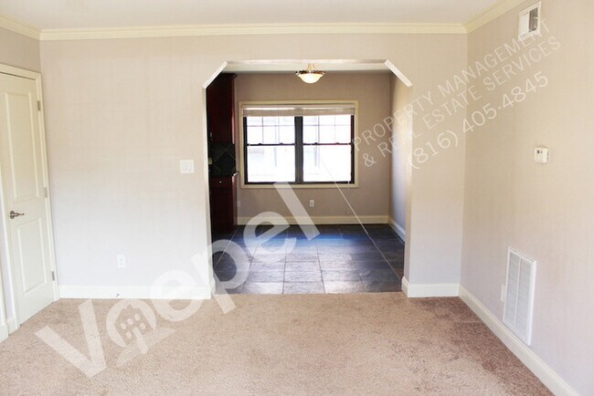 Building Photo - 2 Bed 1 Bath Plaza Condo