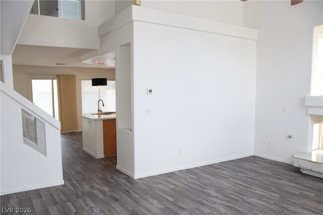 Building Photo - 8765 Country Pines Ave