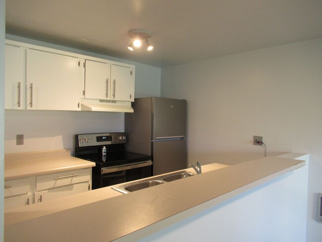 Foto del edificio - Ground Level, end unit one bedroom, one ba...