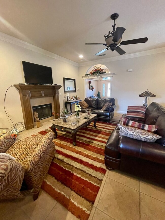 Building Photo - 7009 Stonegate Dr