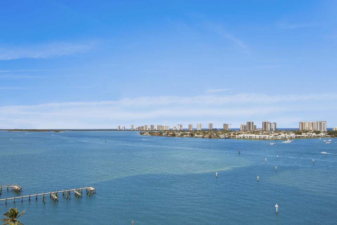 2650 Lake Shore Dr Marina Grande 1105 - 2650  Lake Shore Dr Marina Grande  1105