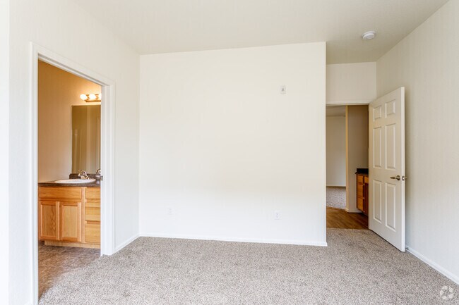 2BR, 2BA - Estes Park - Creek View Apartments