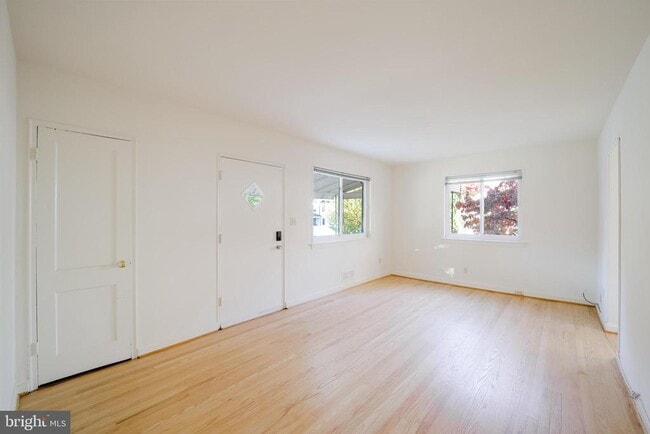 Foto del edificio - 5917 Rolston Rd