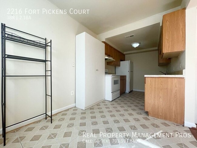 Foto del edificio - 2216 Fort Pickens Ct