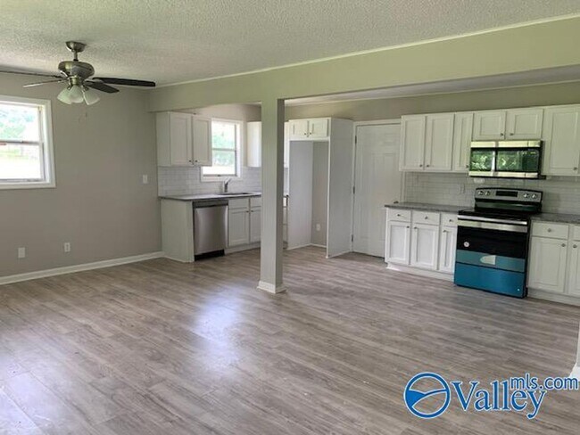 Foto del edificio - 2137 County Lake Rd