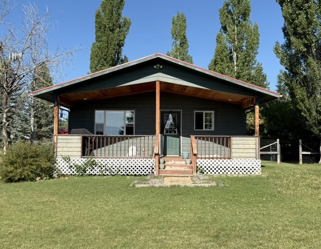 Building Photo - Kalispell Home with stunning mountain views