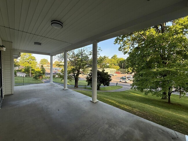 Foto del edificio - Tusculum Blvd Property