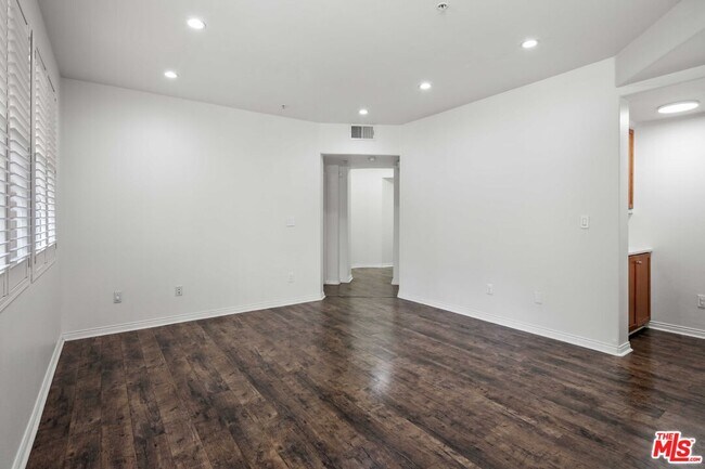 Foto del edificio - 360 W Ave 26