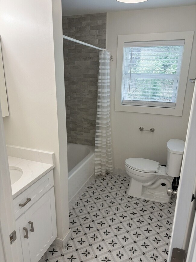 Foto del edificio - 1123 White Oak Dr