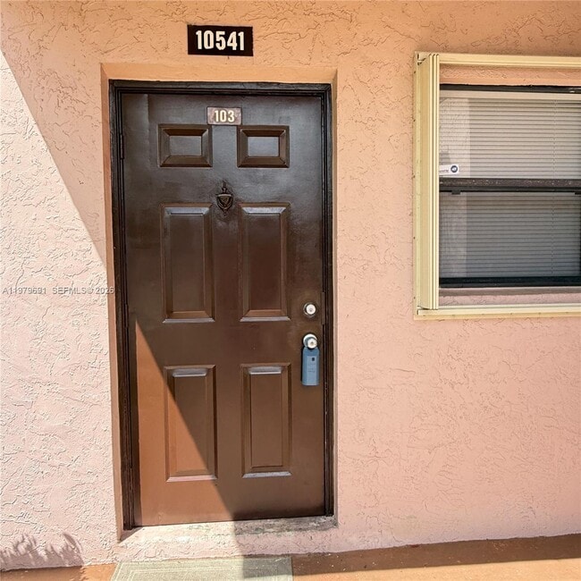 Foto del edificio - 10541 NW 10th St