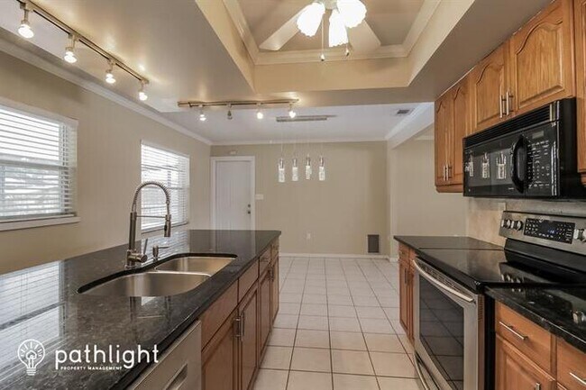 Building Photo - 328 Heather Avenue