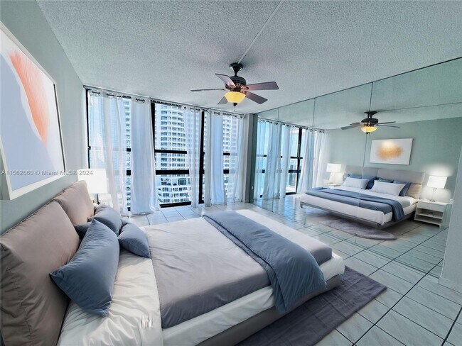Foto del edificio - 600 NE 36th St