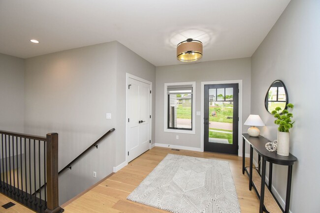 Building Photo - 1520 N Marlowe Ave