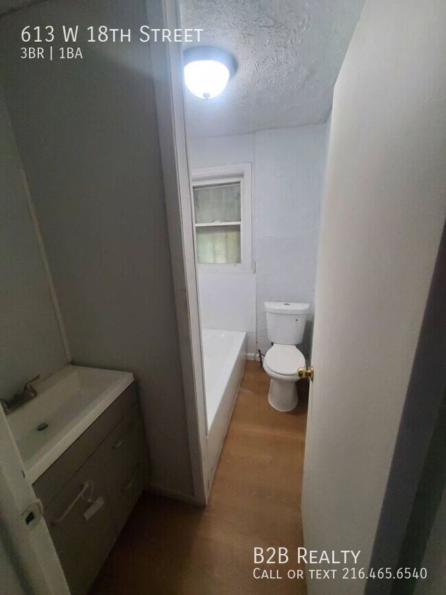 Foto del edificio - 613 W 18th St