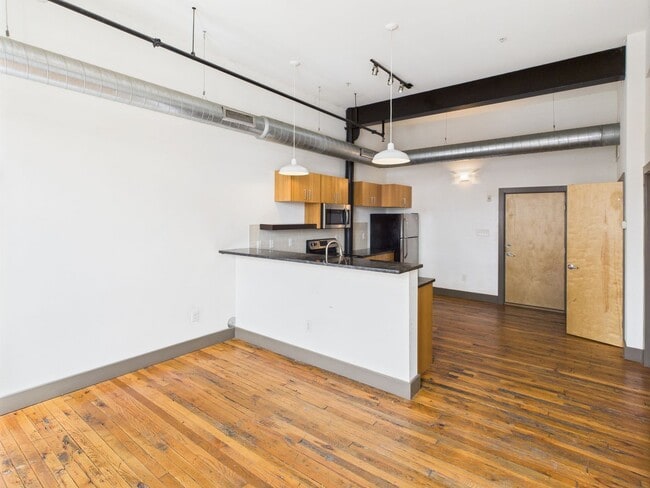 Building Photo - 1322 W Broad St