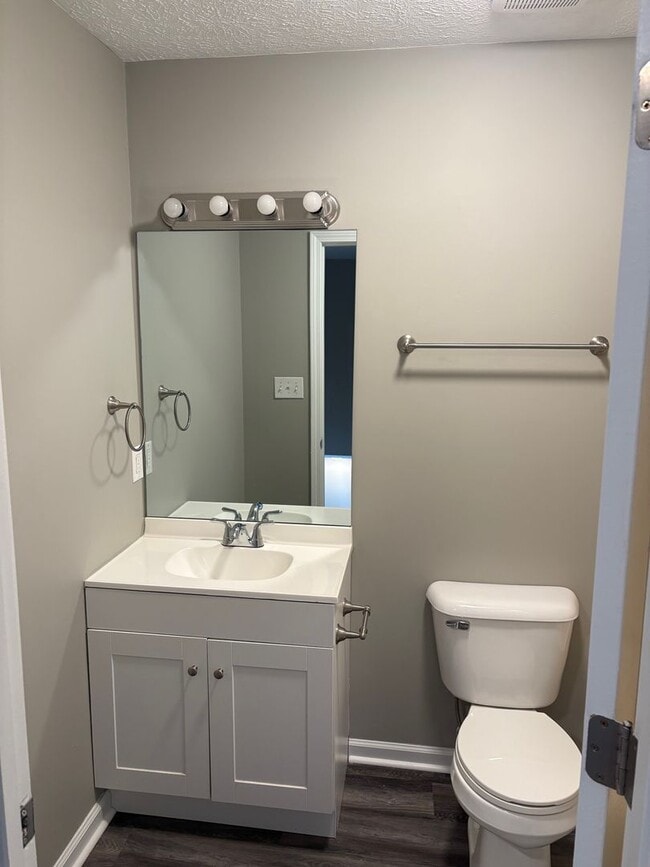 Foto del edificio - 804 Barry Ct