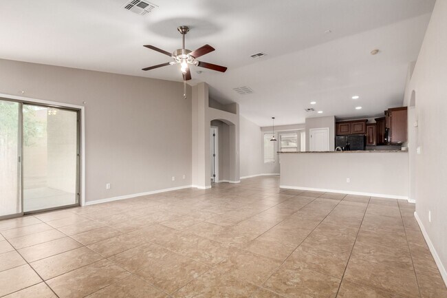Foto del edificio - Spacious 3-Bedroom Home with Den in Gilbert!