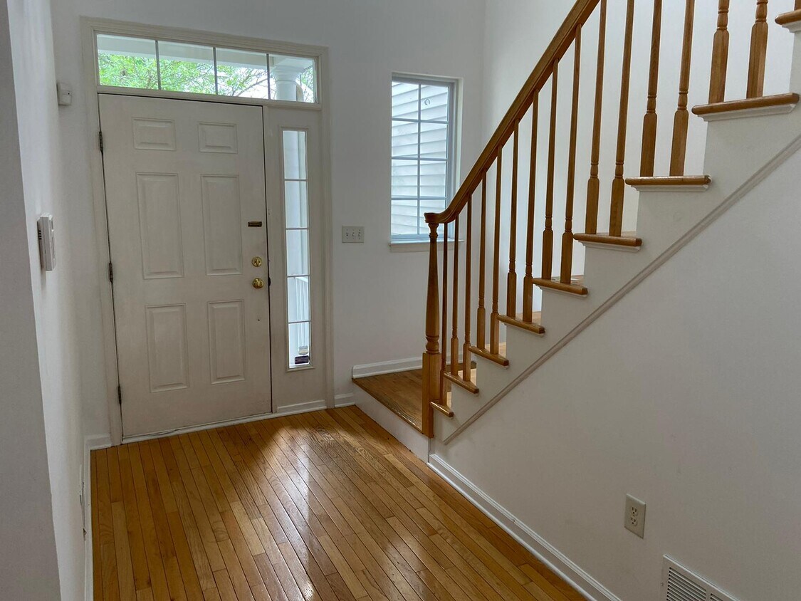 Foto principal - 87 Hoover Ave