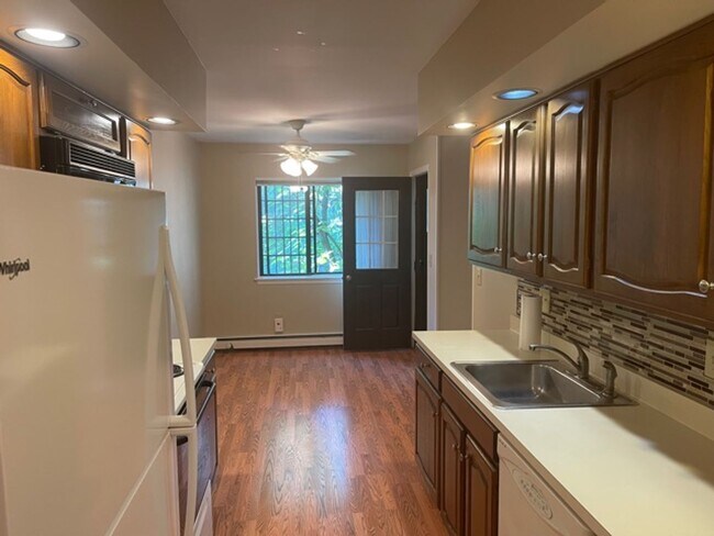 Foto del edificio - 32 Rollingwood Dr