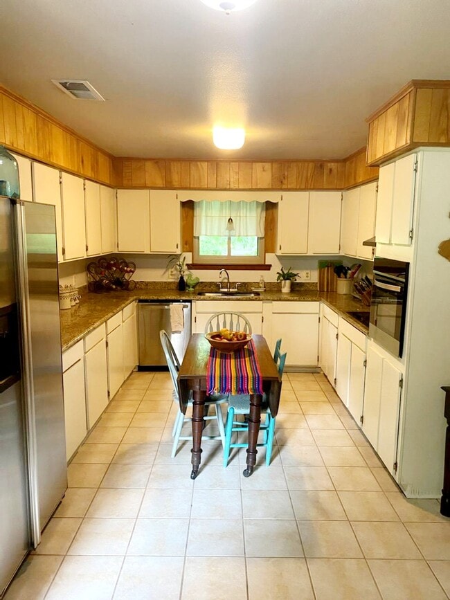 Building Photo - 5574 Houston Dr