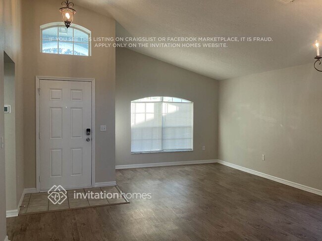 Building Photo - 4202 Roberta Dr