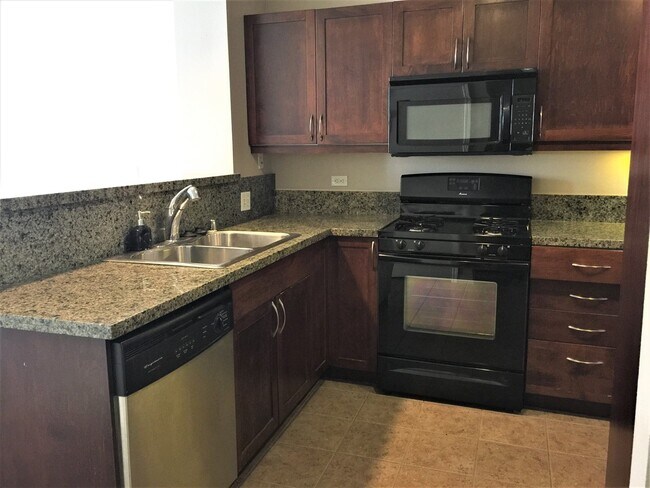 Building Photo - ***$500 Off First Months Rent** Beautiful ...