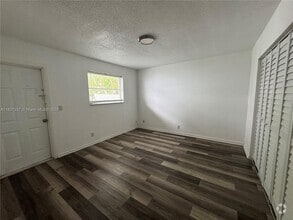 Building Photo - 400 SE 9th Ct