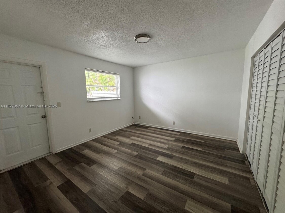 Primary Photo - 400 SE 9th Ct