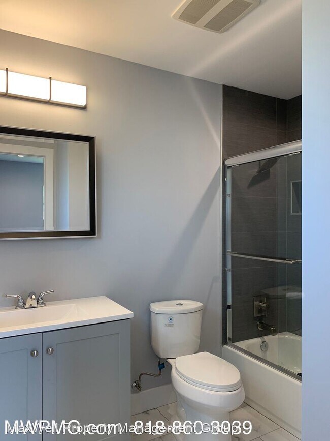 Foto del edificio - 3 br, 3 bath House - 8243 Morse Ave.