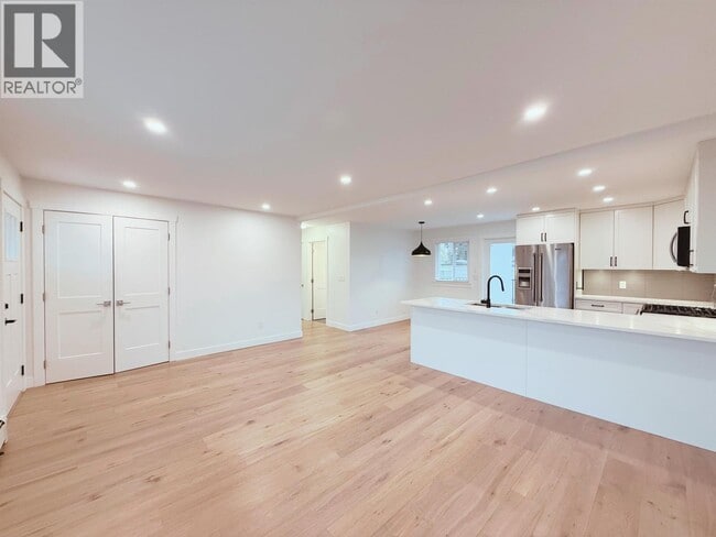 Building Photo - 1967 Dorset Ave