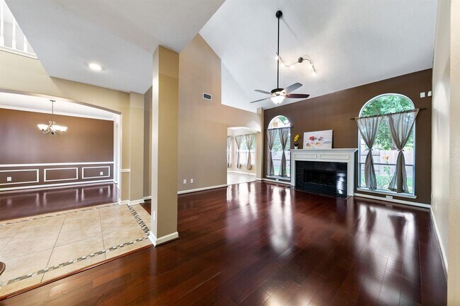 Building Photo - 2506 Parkhaven Dr