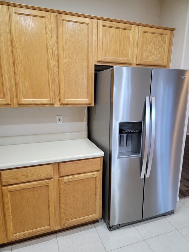 Building Photo - Fabulous 3-bedroom, 2.5 bathroom home For ...