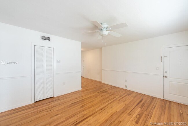 Building Photo - 7620 SW 55th Ave