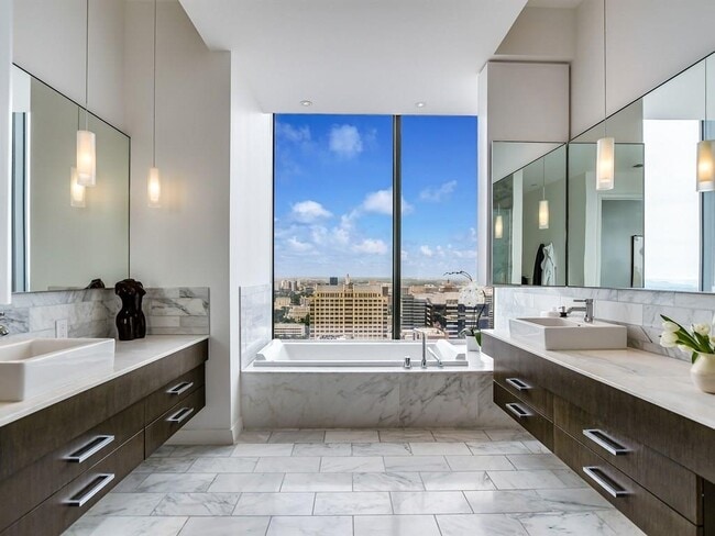 Building Photo - 210 Lavaca St