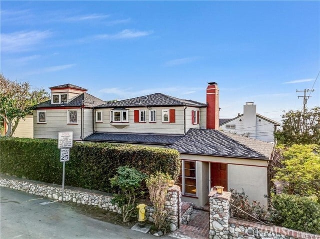 Building Photo - 2007 Glenneyre St