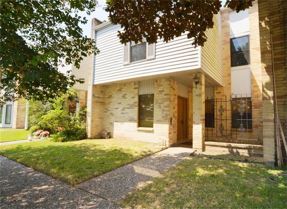 2472 Country Club Dr, Pearland, TX 77581 Condo for Rent in Pearland, TX