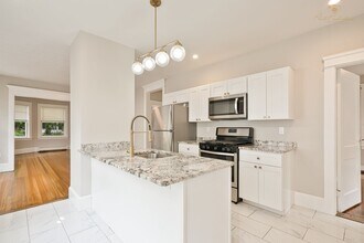 Building Photo - 448 Pleasant Valley Pkwy