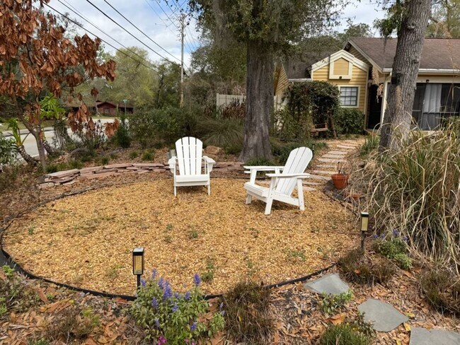 Foto del edificio - Beautiful 4 bed 2 bath Pool home